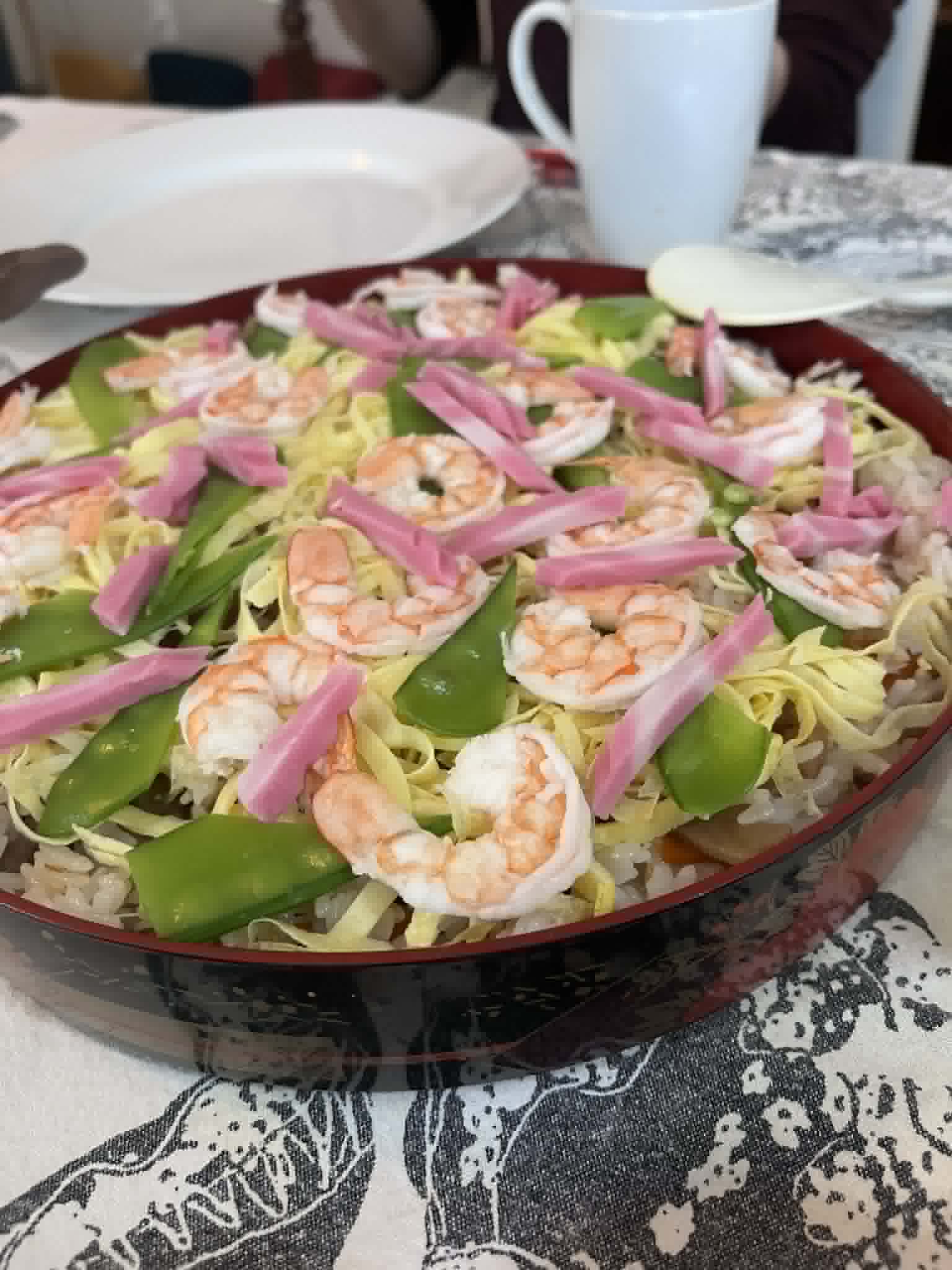 Chirashi sushi